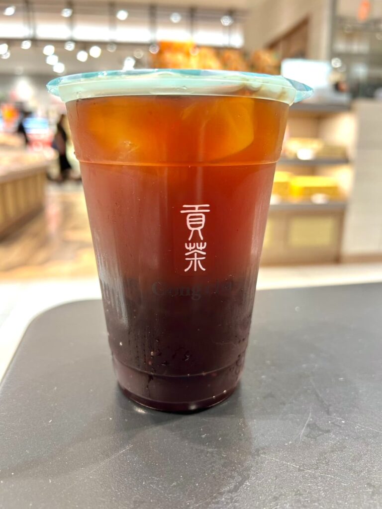 あふれる巨峰 ティーエード正面